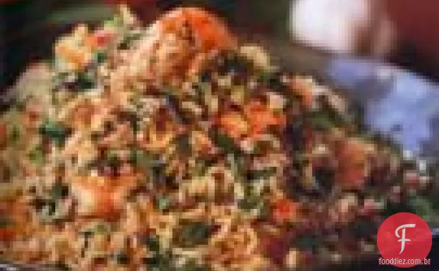 Arroz frito com manjericão tailandês (khao Pad Bai Kraprow)