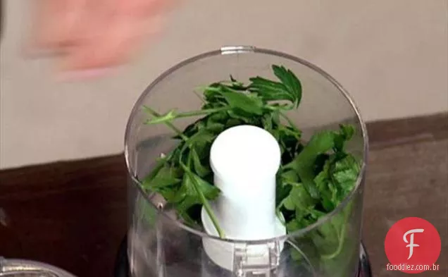 Camarão assado jogado com Pesto De Salsa