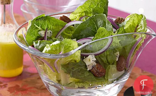 Romaine, queijo azul e salada de noz-pecã temperada