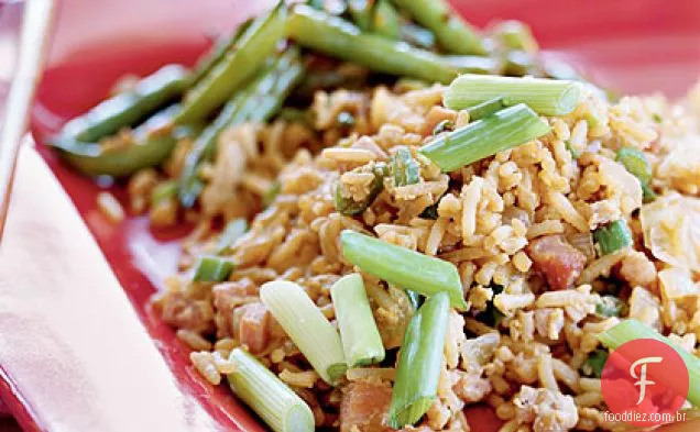 Arroz frito com presunto e ovo