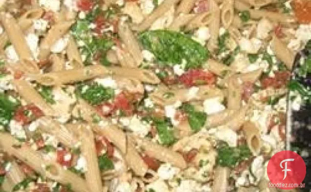Mostaccioli com espinafre e queijo Feta