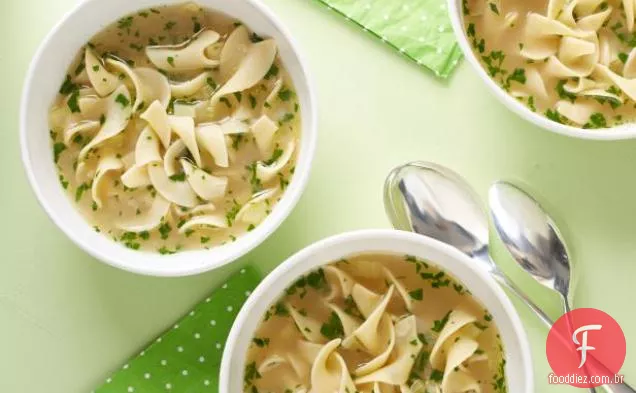 Sopa De Macarrão De Frango