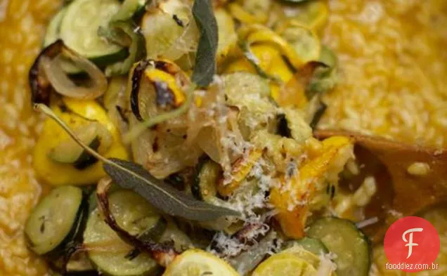 Risoto De Abóbora De Verão Com Sálvia Frita Crocante E Parmesão