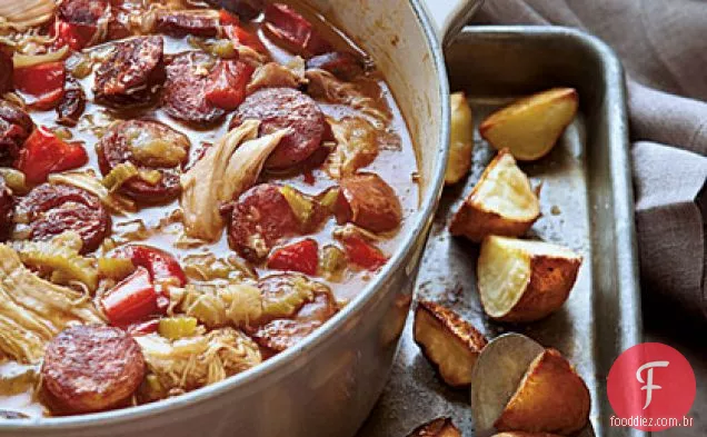 Frango-Andouille Gumbo com batatas assadas