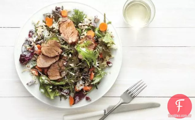 Salada de carne de porco e arroz selvagem