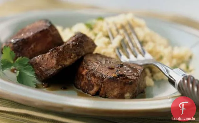 Carne de porco temperada com molho de redução de Bourbon
