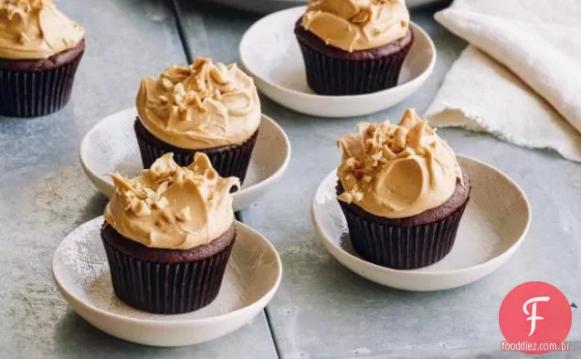Cupcakes de Chocolate e Glacê de Manteiga De Amendoim
