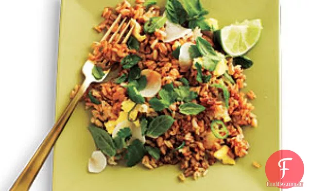 Arroz frito com molho de soja doce