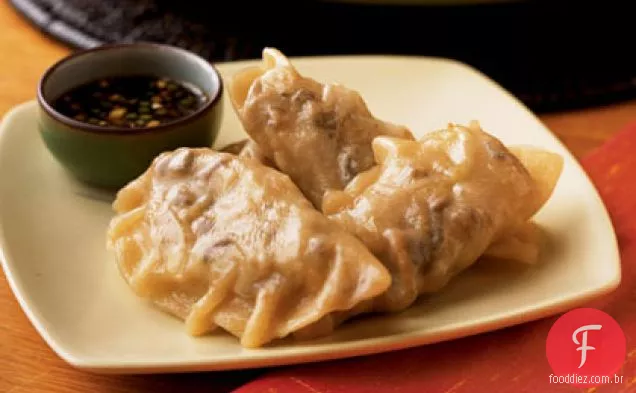 Gyoza vegetariano com molho picante