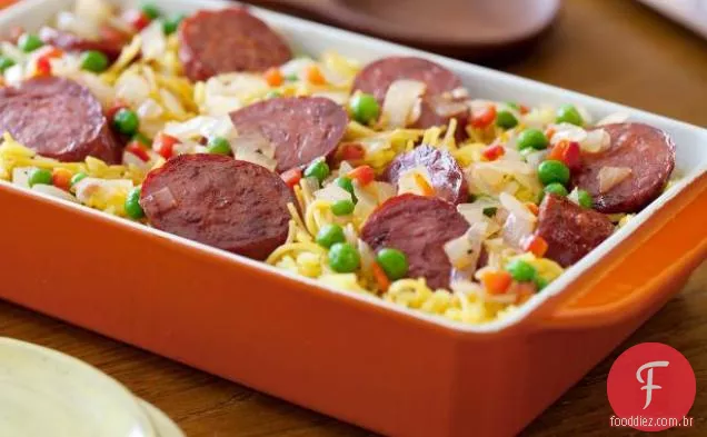 Pilaf de arroz com caçarola de chouriço