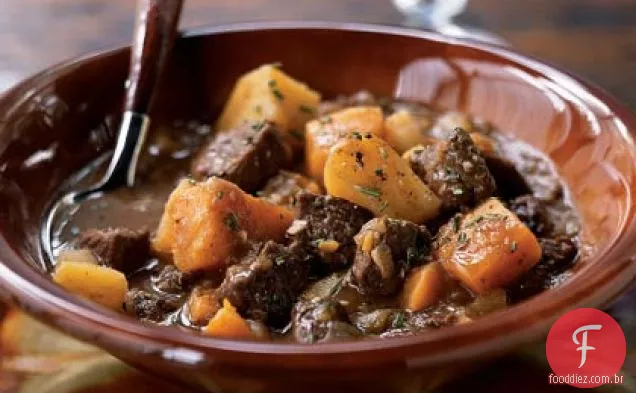 Ensopado de Cordeiro de duas batatas com alho assado