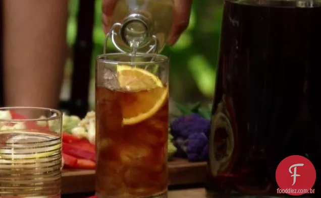 Chá gelado do Kuwait: Chá Doce de canela-laranja com xarope de hortelã