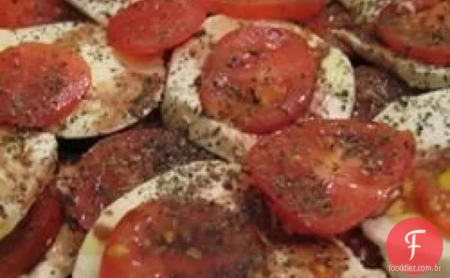 Salada de mussarela de tomate com redução balsâmica