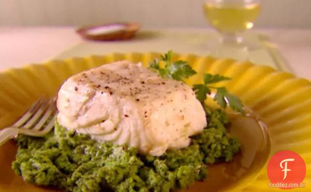 Alabote escalfado em azeite com brócolis Rabe Pesto