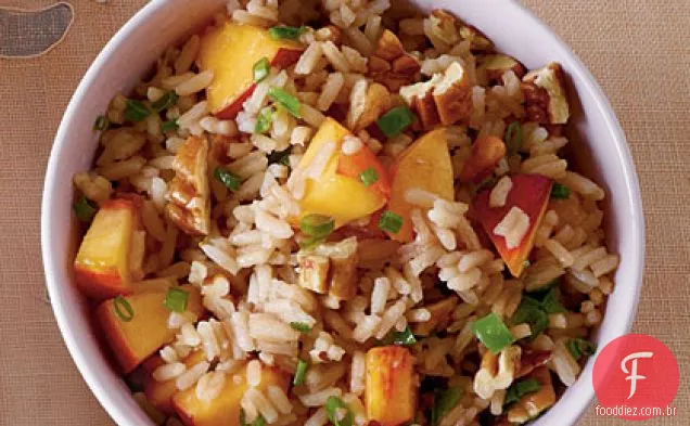 Arroz de chá doce com Jalapeño, pêssegos e nozes