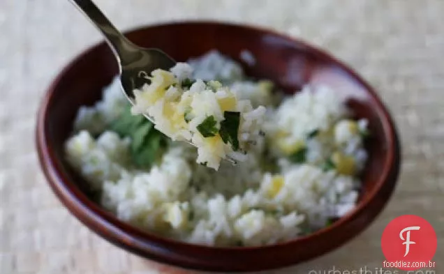 Arroz de limão e coentro com abacaxi