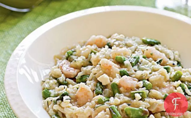 Risoto grego de camarão e aspargos