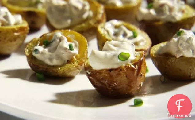 Mordidas crocantes de batata com creme de leite e Bacon