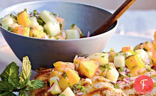 Frango grelhado com Salsa de pepino-melão
