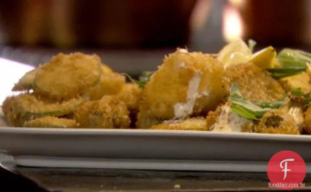 Mussarela frita, abobrinha, manjericão e azeitonas verdes