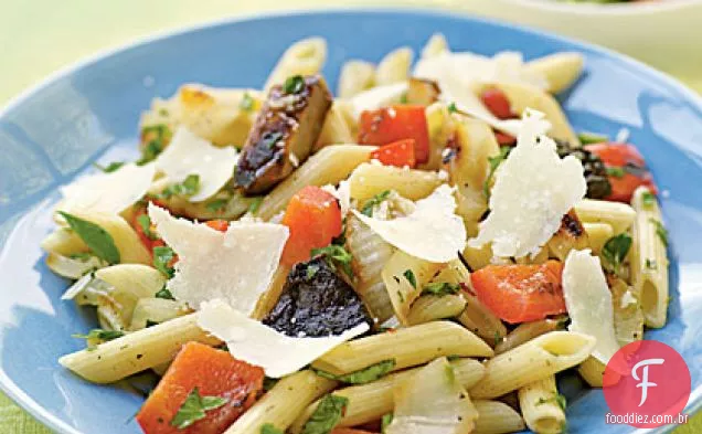 Herbed Penne com legumes grelhados simples