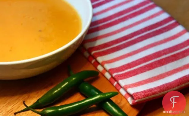 Sopa picante de cenoura, batata-doce e Coco