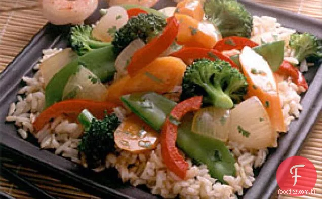 Legumes Com Gengibre Sobre Arroz Integral