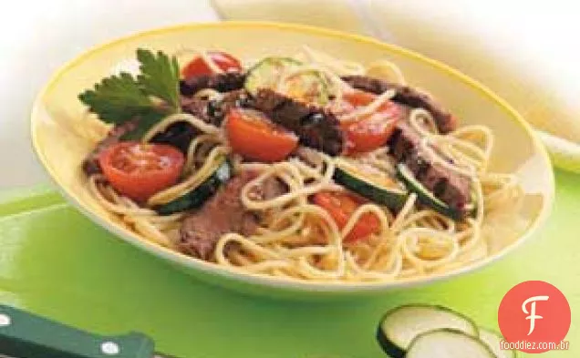 Carne italiana com espaguete