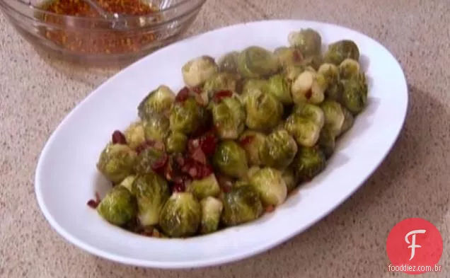 Couve de Bruxelas caramelizada com Cranberries e Bacon