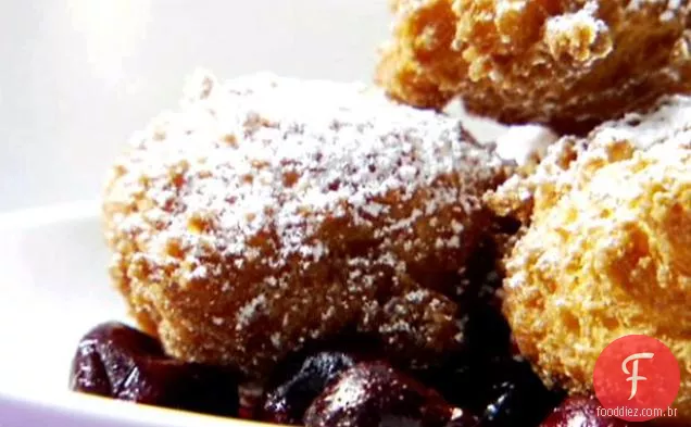 Donuts italianos com molho de cereja