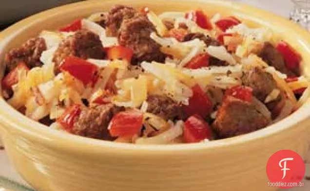 Frigideira de salsicha e batatas