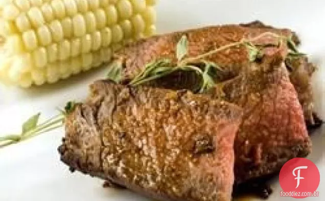 Bifes de costela com alecrim e alho