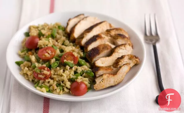 Frango Temperado Com Salada De Cuscuz