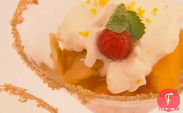 Sapateiro de pêssego e Framboesa-Tini com creme de sonho