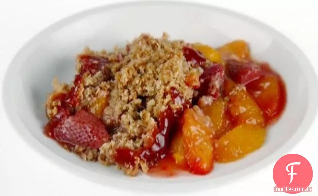 Crumble de pêssego e morango