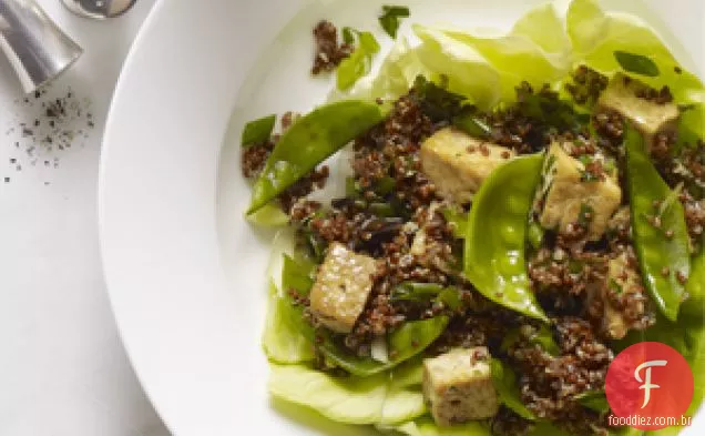 Salada De Quinoa Com Ervilhas, Tofu E Vinagrete De Gengibre