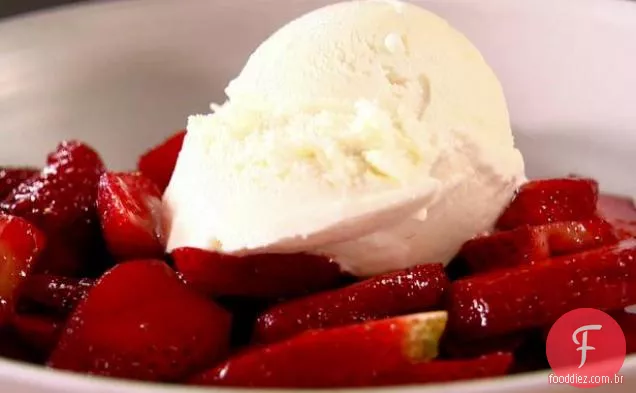 Morangos com vinagre balsâmico