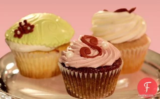 Cupcakes de gengibre com cobertura de Creme De Manteiga Zinfandel