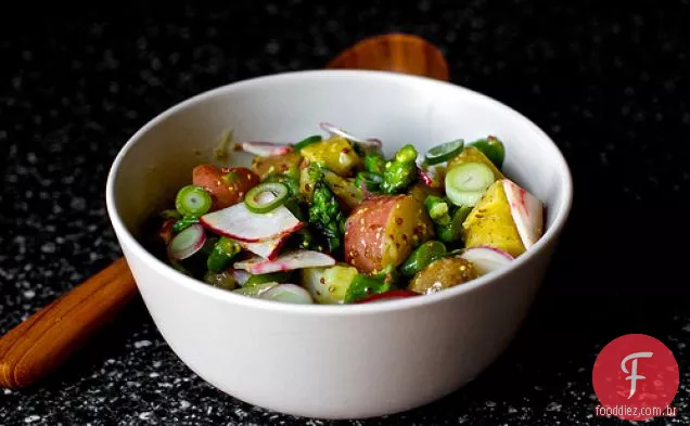Salada De Primavera Com Batatas Novas