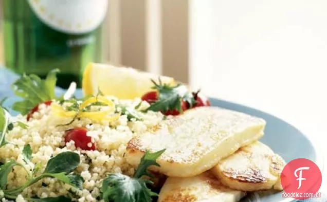 Halloumi com cuscuz e verdes