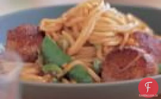 Vieiras de cinco especiarias com macarrão