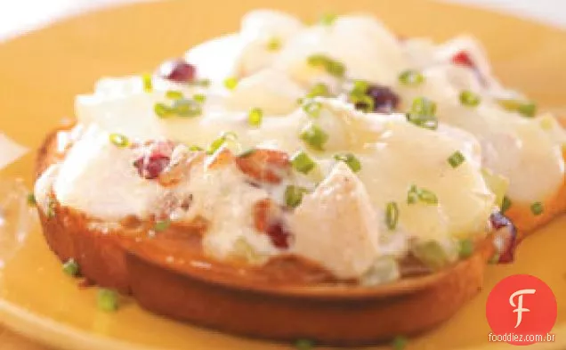Sanduíches De Salada De Frango Com Cara Aberta