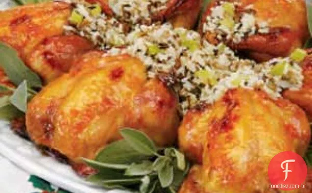 Galinhas Da Cornualha Recheadas Com Arroz Selvagem