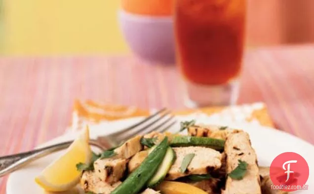 Frango grelhado e salada de limão