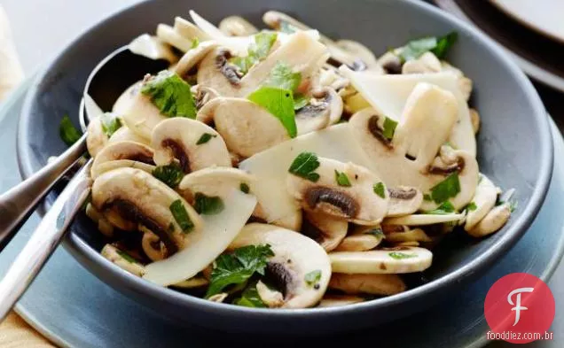 Salada fresca de cogumelos e salsa