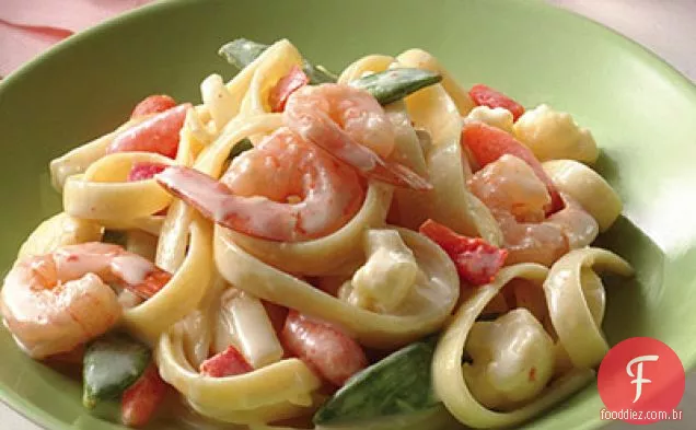 Camarão E Vegetais Fettuccine Alfredo