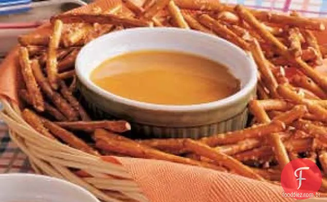 Molho Quente Do Pretzel Da Mostarda