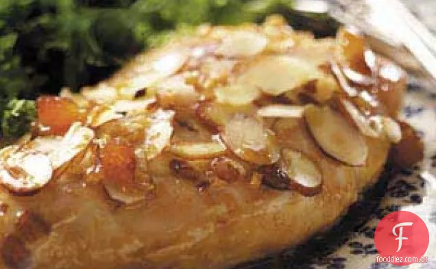 Frango de amêndoa com molho de Damasco