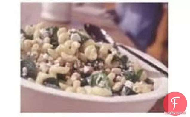 Cavatappi com espinafre, grão de bico e queijo Feta