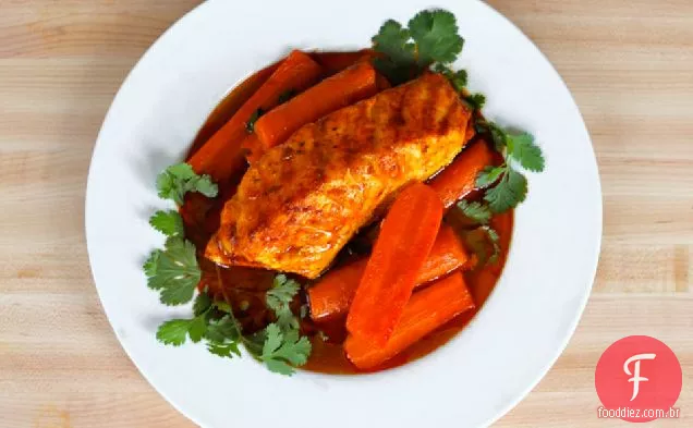 Peixe páprica defumado com cenoura